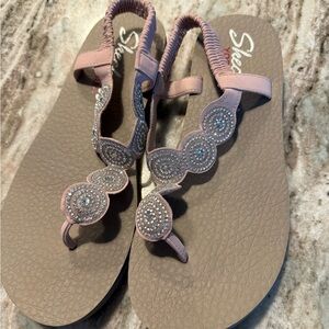 MAKE AN OFFER! 

Skechers Pink and Gray Sandals with Metallic Accents
